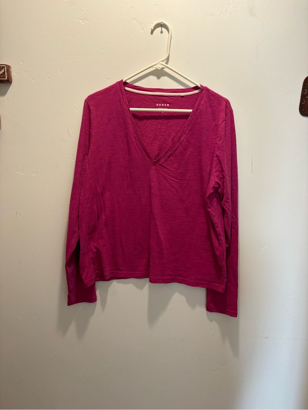 Boden long sleeved V neck tee